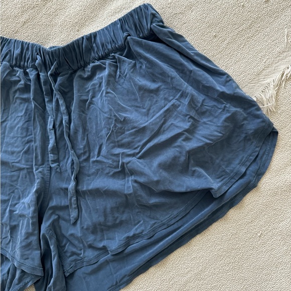 Lululemon Flow in Elegance Shorts. - Picture 7 of 7
